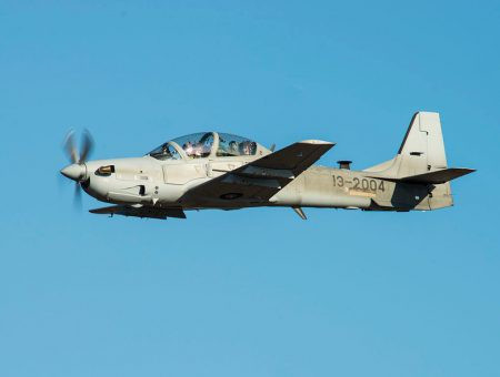 Embraer A-29 Super Tucano: EMB 314 Super Tucano, còn được biết tới là A-29 SuperTucano, là dòng máy bay hạng nhẹ được thiết kế để đáp ứng các yêu cầu trong những cuộc tấn công chớp nhoáng của các lực lượng vũ trang trên khắp thế giới. EMB 314 là dòng máy bay kế nhiệm của máy bay huấn luyện EMB 312 Tucano. Các quốc gia chủ yếu sử dụng A-29 Super Tucano gồm có Brazil, Colombia, Afghanistan, Chile, Ecuador và Indonesia.