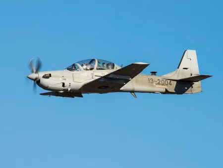 Embraer A-29 Super Tucano: EMB 314 Super Tucano, còn được biết tới là A-29 SuperTucano, là dòng máy bay hạng nhẹ được thiết kế để đáp ứng các yêu cầu trong những cuộc tấn công chớp nhoáng của các lực lượng vũ trang trên khắp thế giới. EMB 314 là dòng máy bay kế nhiệm của máy bay huấn luyện EMB 312 Tucano. Các quốc gia chủ yếu sử dụng A-29 Super Tucano gồm có Brazil, Colombia, Afghanistan, Chile, Ecuador và Indonesia.