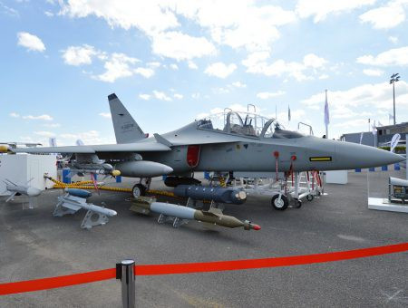 M-346FA: Từng ra mắt tại Triển lãm Hàng không Paris 2017, M-346FA được quảng bá là một máy bay tấn công hạng nhẹ và cũng có thể được sử dụng cho nhiệm vụ huấn luyện. Loại máy bay này có tốc độ tối đa đạt 1.075 km/h.