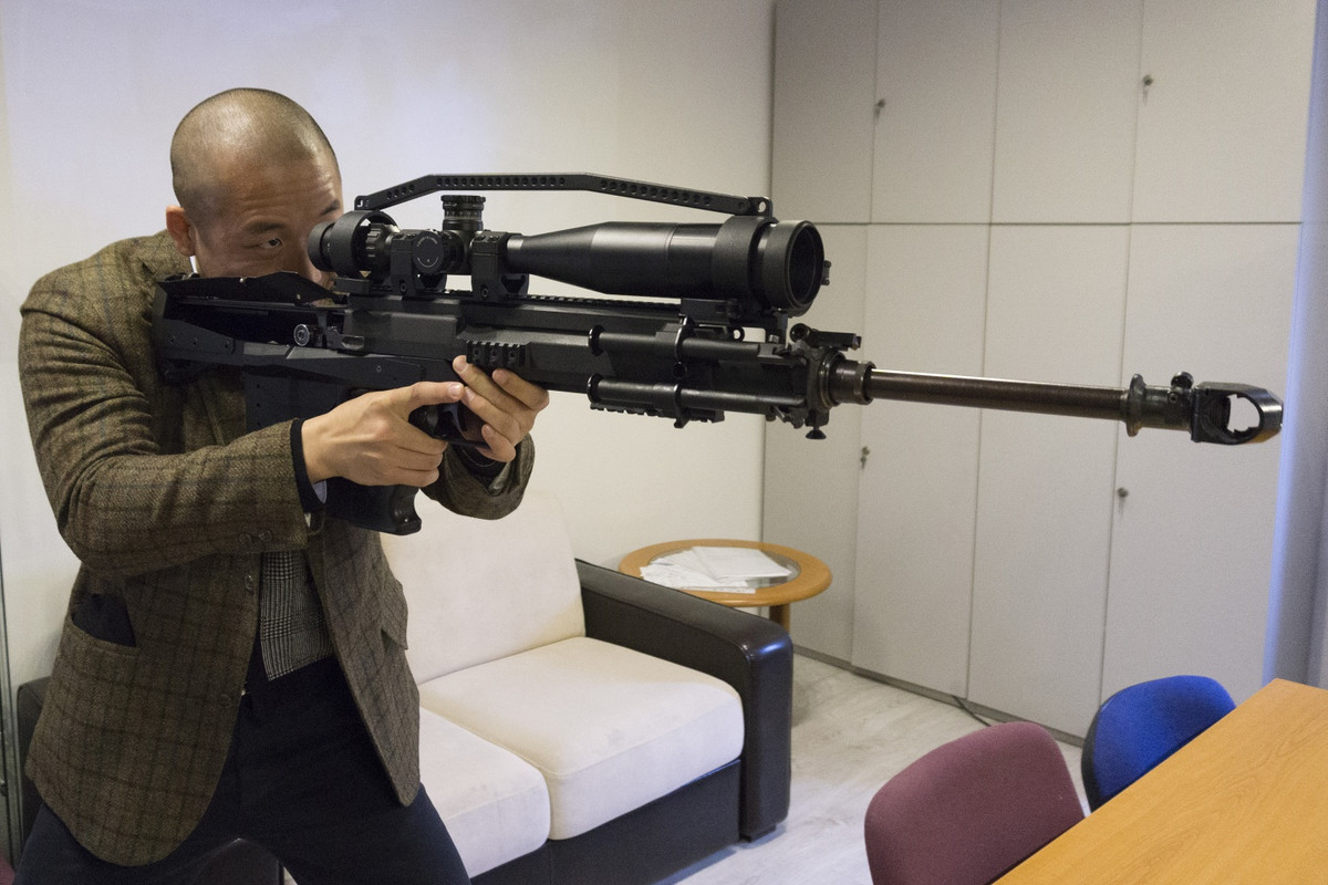 Súng sử dụng hộp tiếp đạn 5 viên kèm theo đó là kính ngắm có khả năng phóng đại 12 lần. Nguồn ảnh: Pinterest.