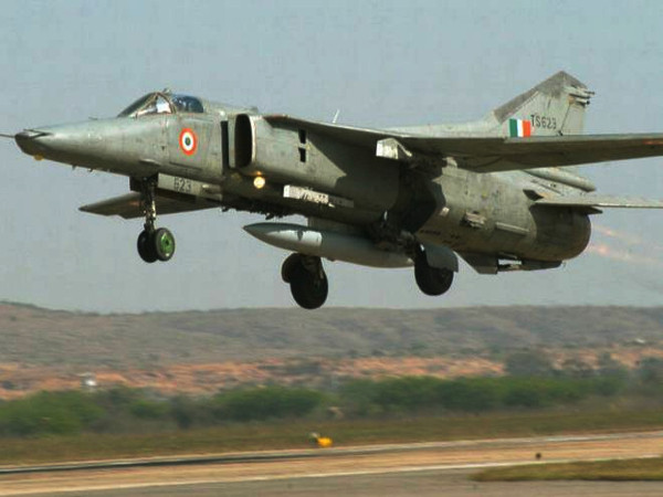Nếu kế hoạch cho MiG-27 về hưu của Ấn Độ diễn ra đúng tiến độ, sau ngày 27/12/2019, Kazakhstan sẽ là quốc gia cuối cùng sử dụng MiG-27 trong biên chế lực lượng không quân. Trước đó trong quá khứ, Liên Xô/Nga, Sri Lanka, Cuba, Ai Cập, Iraq, Libya và Algeria cũng từng sử dụng loại cường kích cơ này trong biên chế của mình. Nguồn ảnh: Forces.
