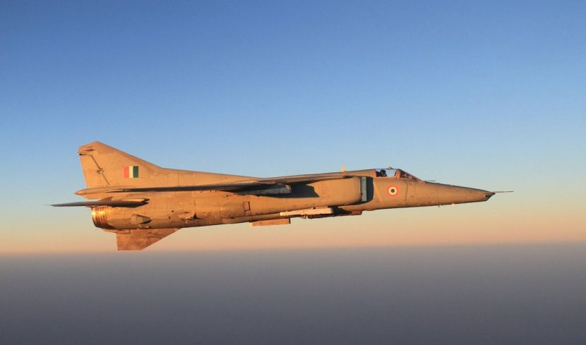 Trước khi được về hưu, cường kích MiG-27 của Không quân Ấn Độ từng tham chiến trong nhiều cuộc xung đột biệt giới của quốc gia này. Cường kích cơ này được trang bị hệ thống động cơ khoẻ, kèm theo đó là kiểu dáng thiết kế cực kỳ tiên tiến. Nguồn ảnh: Pinterest.