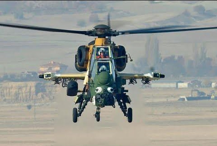 Đầu tiên phải kể đến là pháo nòng xoay 3 nòng cỡ 20mm với 500 viên đạn.