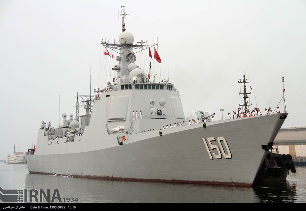 So với kiểu phóng "nóng", phóng "lạnh" có ưu điểm hơn vì nó không đòi hỏi độ chịu lực và chịu nhiệt quá cao của bản thân cơ cấu phóng. Tuy nhiên phóng "lạnh" lại có yêu cầu kỹ thuật cao hơn và trong trường hợp động cơ đẩy của quả tên lửa bị "xịt", tên lửa sẽ rơi thẳng xuống bệ. Nguồn ảnh: IRNA.