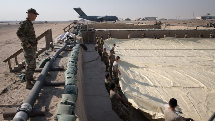 Không sớm thì muộn, một phương thức vận tải hậu cần hiện đại và hiệu quả hơn - ít nhất là với xăng dầu - sẽ được cho ra đời. Tất nhiên, Không quân Mỹ sẽ là lực lượng cần có "chiến thuật" hậu cần mới càng nhanh càng tốt để có thể tải được gánh nặng hậu cần càng ngày càng lớn của lực lượng này. Nguồn ảnh: USAF.