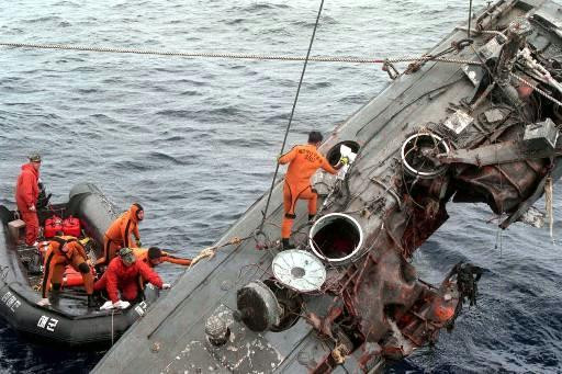 Hệ thống động cơ này cho phép I-SILC di chuyển với tốc độ rất nhanh, tối đa lên tới 50 hải lý giờ - tương đương khoảng 90 km/h - nhanh hơn hầu hết các loại tàu chiến trong biên chế của Hải quân Hàn Quốc. Nguồn ảnh: Pinterest.