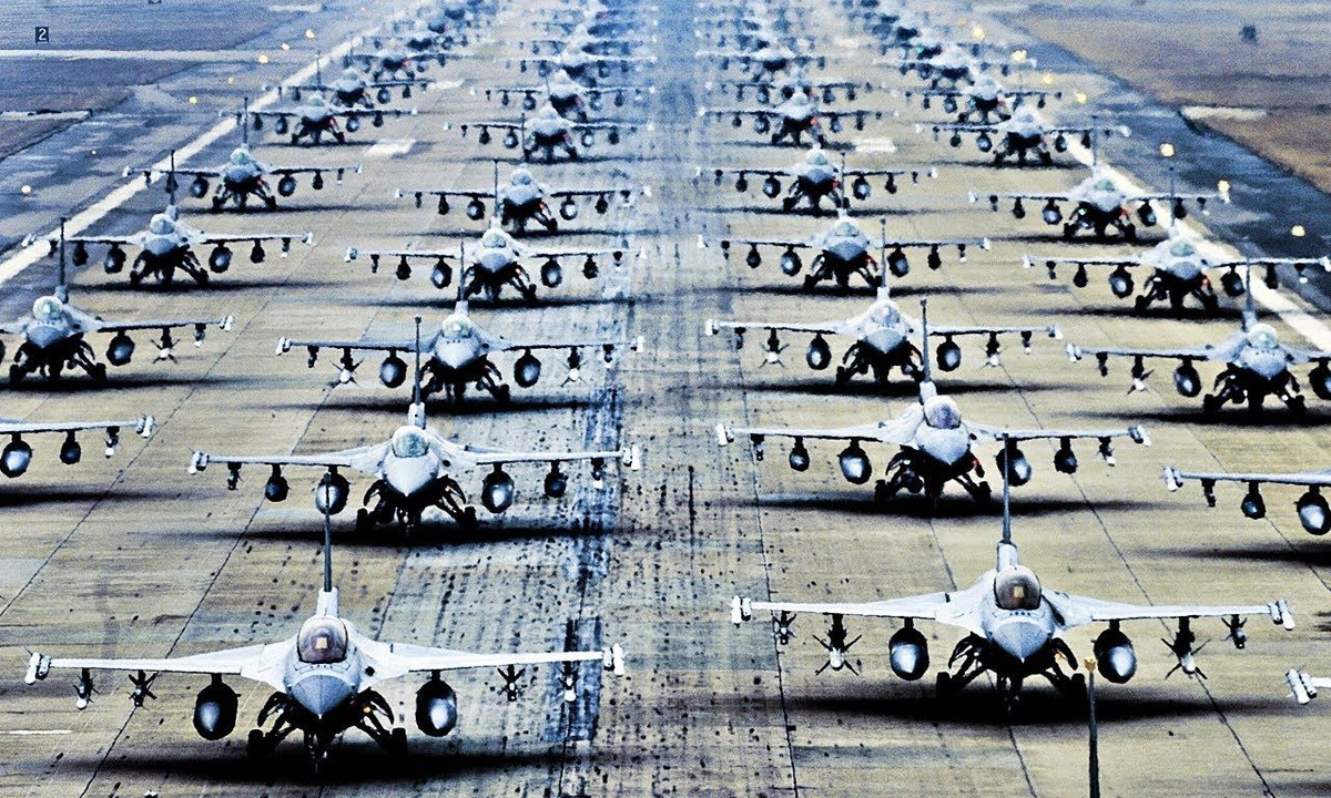 Những người ủng hộ việc Mỹ tăng cường sức mạnh quân sự ở nước ngoài thậm chí còn đồng ý với việc tăng chi tiêu quân sự của Mỹ - dù quốc gia này đang có chi tiêu quốc phòng cao nhất thế giới. Nguồn ảnh: Pinterest.