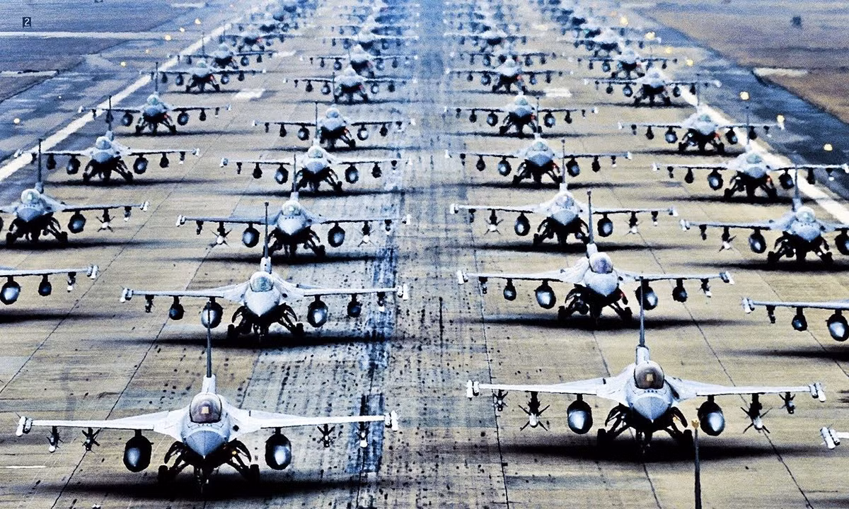 Những người ủng hộ việc Mỹ tăng cường sức mạnh quân sự ở nước ngoài thậm chí còn đồng ý với việc tăng chi tiêu quân sự của Mỹ - dù quốc gia này đang có chi tiêu quốc phòng cao nhất thế giới. Nguồn ảnh: Pinterest.