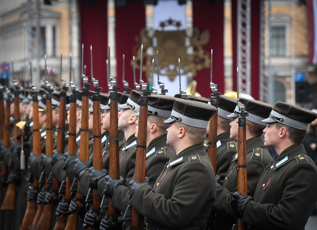 Cảnh vệ Latvia với súng trường Lee Enfield do Anh sản xuất trong quá khứ. Nguồn ảnh: Livejournal.