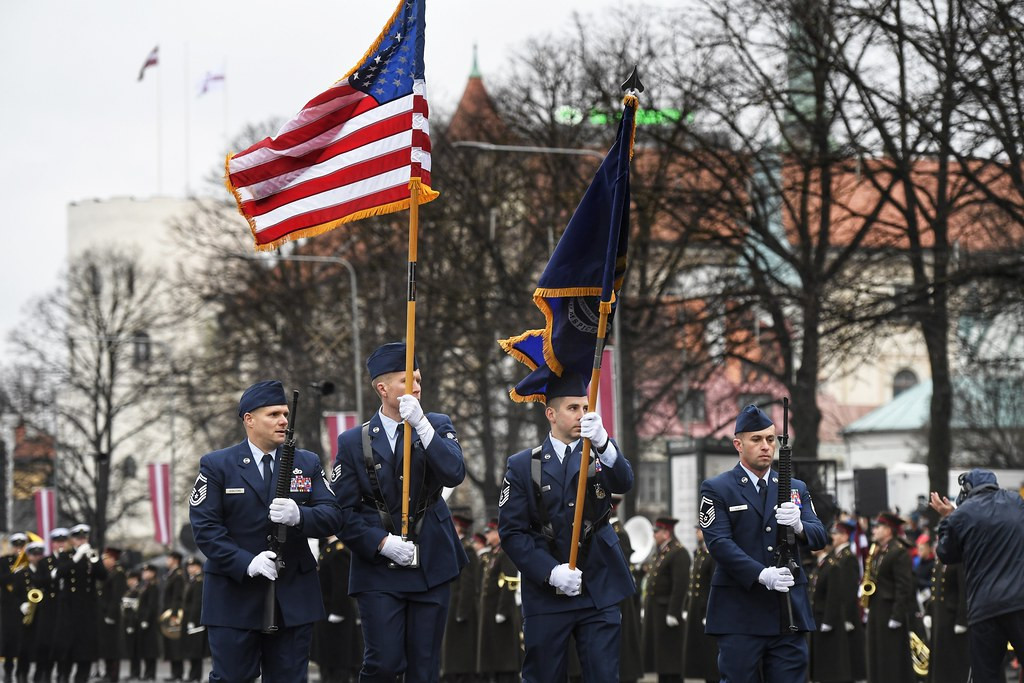 Quân đội Mỹ góp mặt trong cuộc diễu binh của Lativa kỷ niệm 100 năm quân đội nước này được ra đời. Nguồn ảnh: Sputnik.