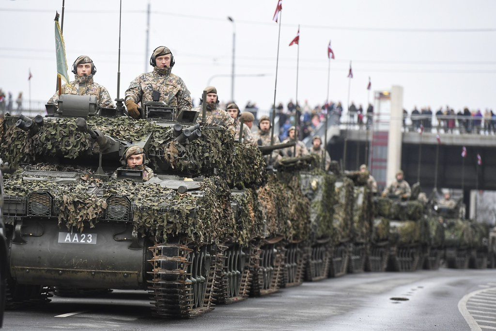 Trong biên chế của Quân đội Latvia hiện tại đang sử dụng rất nhiều loại thiết giáp do Anh và Đức sản xuất. Tuy nhiên đáng tiếc là Latvia không sở hữu xe tăng chủ lực. Nguồn ảnh: Livejournal.