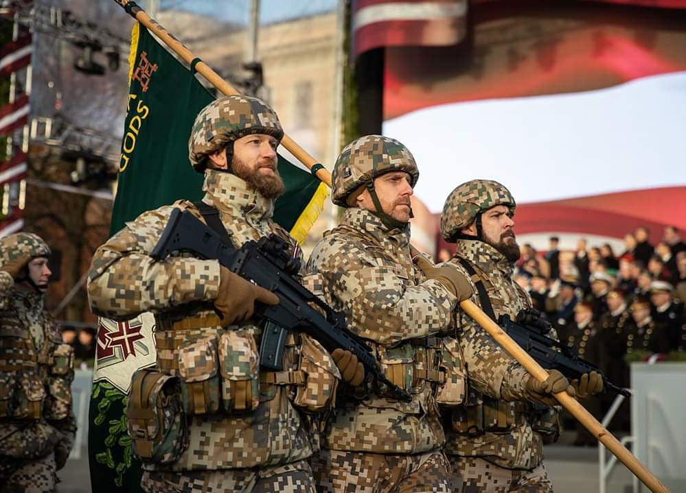 Cuộc diễu hành quân sự vừa được Latvia tổ chức hôm 18/11 vừa rồi nhằm đánh dấu 101 năm ngày Latvia thành lập và 100 năm quân đội Latvia được ra đời đã có sự góp mặt của nhiều quốc gia thuộc NATO. Nguồn ảnh: Livejournal.