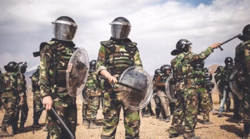 Đơn cử như trong cuộc bạo loạn hậu bầu cử ở Iran hồi năm 2009, lực lượng Vệ binh Cách mạng đã ra tay triệt để, đặt quyền lực của mình cao hơn cả cảnh sát, quân đội Iran để lập lại trật tự, giải tán được cuộc biểu tình, bạo loạn quy mô lớn này. Nguồn ảnh: Pinterest.