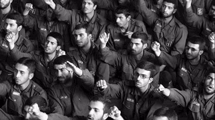 Lực lượng này tuyệt đối trung thành với nhà nước Iran, hoàn toàn không bị giới hạn trong hành động như quân đội hay cảnh sát. Vệ binh Cách mạng Iran gần như xuất hiện trong mọi mặt, can thiệp vào mọi khía cạnh của xã hội Iran nhằm giữ ổn định trật tự cho quốc gia này. Nguồn ảnh: Pinterest.