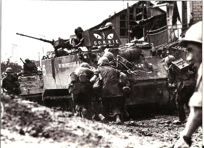 Ngày nay, vẫn còn rất nhiều quốc gia tiếp tục sử dụng loại thiết giáp này trong biên chế, trong đó có cả Việt Nam - chúng ta đã thu giữ được rất nhiều thiết giáp M113 chiến lợi phẩm sau khi cuộc chiến tranh kết thúc thắng lợi. Nguồn ảnh: Pinterest.