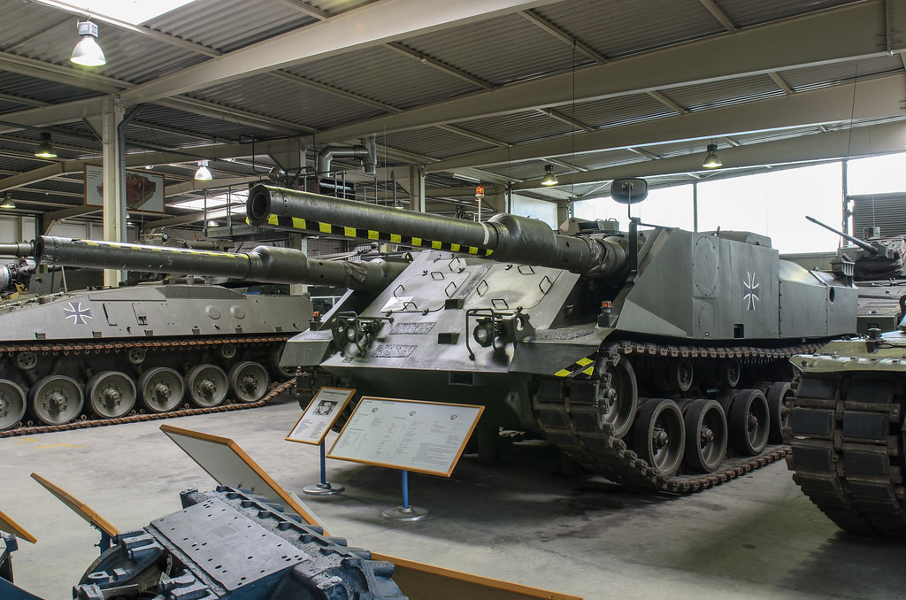 Ngoài ra, xe tăng VT vốn được phát triển để trở thành phương tiện tự hành chống tăng. Tuy nhiên ở thời điểm nó ra đời, các khẩu pháo tự hành chống tăng đang dần tuyệt chủng và VT-1 cũng chấp nhận phải chịu chung số phận. Nguồn ảnh: Pinterest.