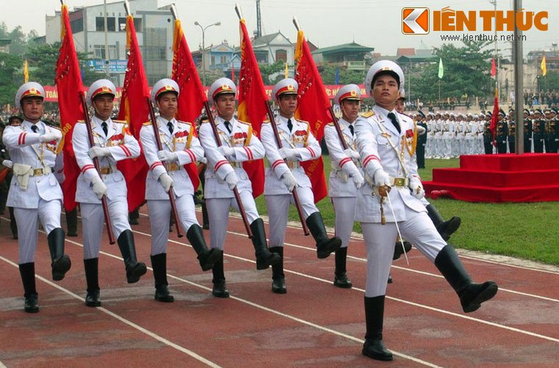 Ngoài ra, thứ trưởng cũng nhấn mạnh “tỷ lệ trang bị vũ khí do Việt Nam tự sản xuất hiện nay đã nhiều hơn trước, chứng tỏ sự tự lực của Việt Nam trong vũ khí những năm qua”.