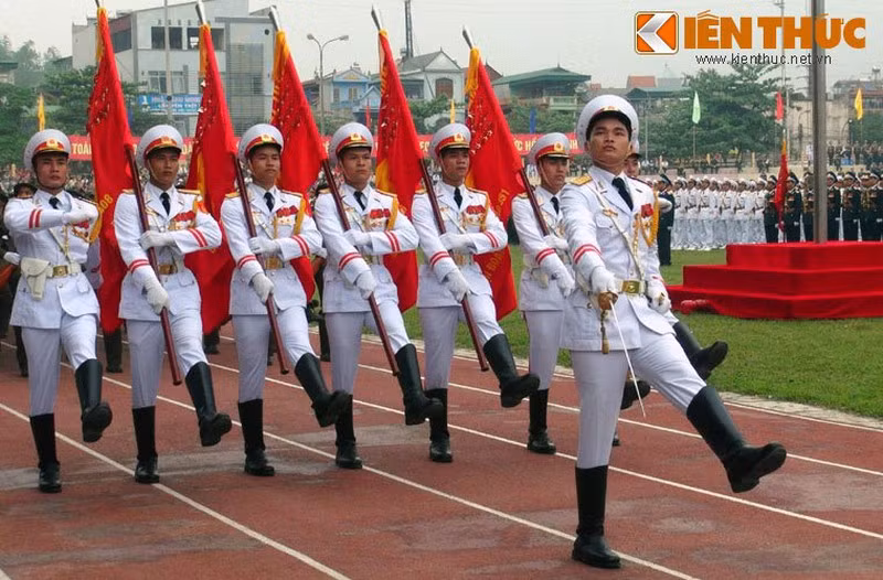 Ngoài ra, thứ trưởng cũng nhấn mạnh “tỷ lệ trang bị vũ khí do Việt Nam tự sản xuất hiện nay đã nhiều hơn trước, chứng tỏ sự tự lực của Việt Nam trong vũ khí những năm qua”.