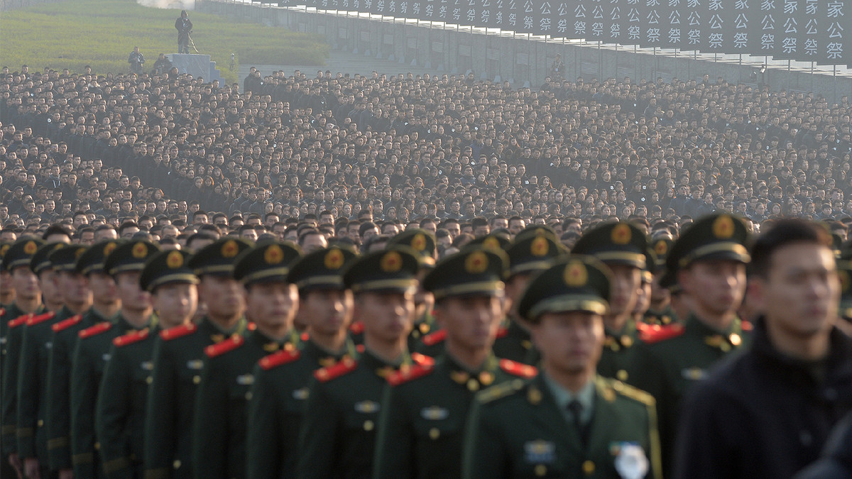 Hệ thống blockchain cũng sẽ được sử dụng để xử lý các công việc hậu cần. Với khả năng lưu trữ và đánh dấu một lượng cực lớn dữ liệu, hệ thống này (nếu được hoàn thiện) sẽ có thể chỉ ra số thời gian sử dụng của từng đôi giày, từng chiếc quần lót của binh lính để từ đó lên lịch chuyển hàng hậu cần. Nguồn ảnh: Xinhuan.