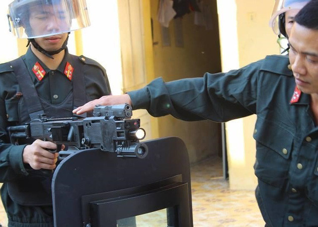 Lực lượng Cảnh sát Đặc nhiệm của Việt Nam cũng được trang bị khẩu súng này trong biên chế của mình. Nguồn ảnh: Zingnews.