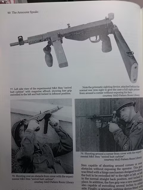 Khẩu súng này có thiết kế tối giản với phần báng có khả năng gập 90 độ và cố định ở góc gập này, kèm theo đó là một tấm gương nhỏ cho phép xạ thủ ngắm bắn bằng đầu ruồi dù không cần thò đầu nhìn dọc theo thân súng. Nguồn ảnh: StuG.