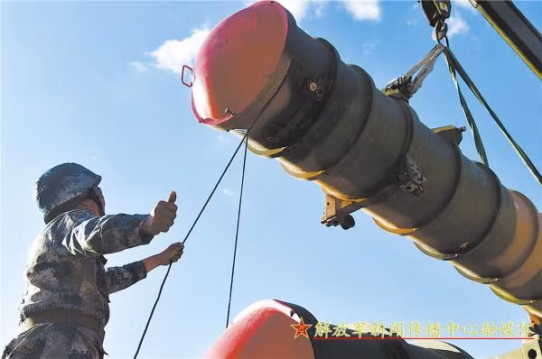 Khi được thiết kế, tên lửa phòng không HQ-22 được đặt mục tiêu sẽ trở thành loại tên lửa rẻ hơn so với HQ-9 hiện đã được Trung Quốc sử dụng khá phổ biến trong hệ thống phòng không của nước này. Nguồn ảnh: Sina.