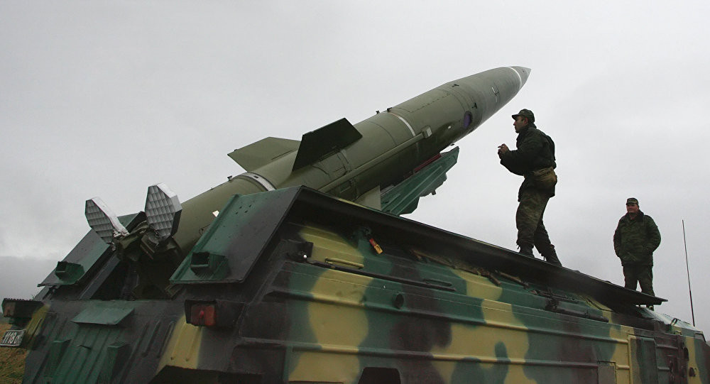 Tốc độ tối đa mà OTR-21 Touchka đạt được khi bay lên tới Mach 5.3 - tương đương với khoảng 1,8 km/giây. Ở tầm bay của Tochka thì tốc độ này là quá nhanh, thời gian rời bệ phóng tới lúc chạm mục tiêu chỉ hơn một phút, rất khó để triển khai đánh chặn. Nguồn ảnh: Pinterest.