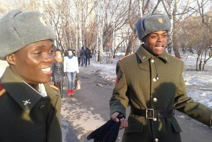 Điều khó khăn nhất với những người nước ngoài muốn gia nhập quân đội Nga đó là phải nói thành thạo tiếng Nga. Đây là điểm khác biệt với "lính đánh thuê" của Pháp - nơi sẵn sàng nhận và đào tạo tiếng Pháp miễn phí trong quá trình huấn luyện. Nguồn ảnh: Rumil.