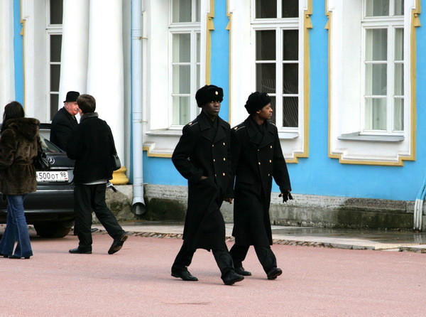 Quá trình tuyển chọn cũng không giới hạn về mặt giới tính của người ứng tuyển, nữ giới người nước ngoài muốn gia nhập quân đội Nga sẽ yên tâm về việc được bố trí vị trí phù hợp sau khi hoàn thành khoá huấn luyện cơ bản. Nguồn ảnh: Rumil.
