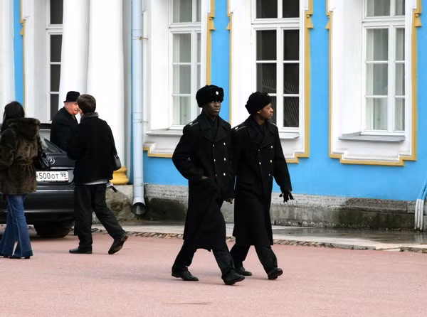 Quá trình tuyển chọn cũng không giới hạn về mặt giới tính của người ứng tuyển, nữ giới người nước ngoài muốn gia nhập quân đội Nga sẽ yên tâm về việc được bố trí vị trí phù hợp sau khi hoàn thành khoá huấn luyện cơ bản. Nguồn ảnh: Rumil.