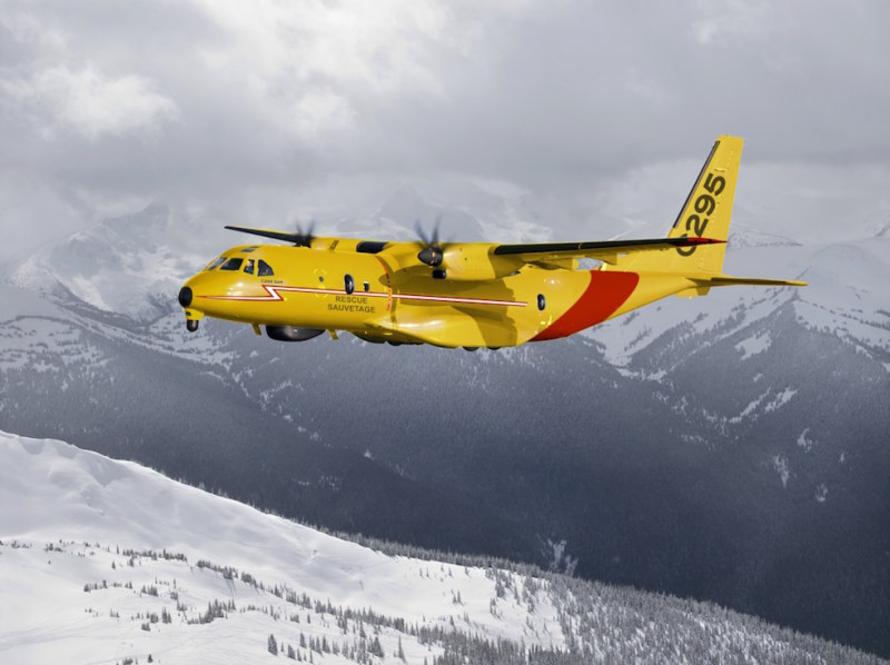 Ngoài ra, máy bay còn được trang bị hệ thống hiển thị thông tin bay kiểu mới, hệ thống định vị đường chân trời kiểu mới kèm theo đó là thiết bị cảnh báo địa hình được nâng cấp. Nguồn ảnh: Pinterest.