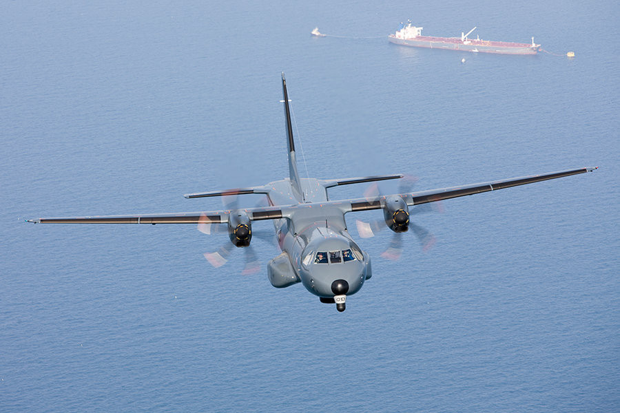 Hệ thống máy phát điện trên máy bay cũng được cải tiến, cung cấp thêm 50% năng lượng điện so với hệ thống cũ. Đây là cải tiến để C295W có thể tương thích với nhiều thiết bị điện tử hơn trong tương lai vì hiện đại hơn chắc chắn sẽ cực kỳ "hại điện". Nguồn ảnh: Pinterest.