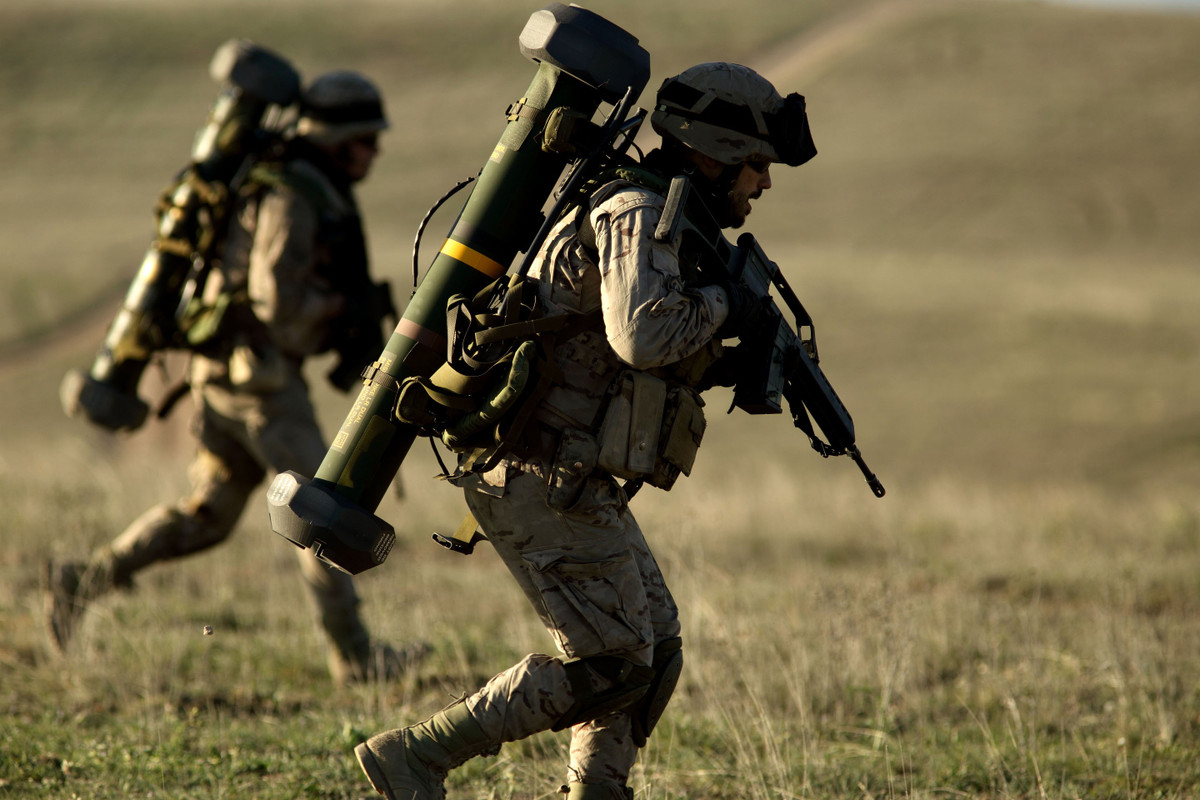 Hệ thống tên lửa Spike NLOS - phiên bản mới nhất của họ tên lửa Spike - có khả năng tấn công bất ngờ và uy lực cao, có vận tốc bay 180m/s, tầm bắn đến 25km - là tên lửa chống tăng có tầm bắn hiệu quả xa nhất thế giới.