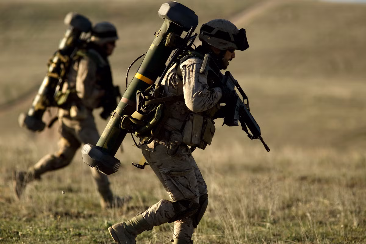 Hệ thống tên lửa Spike NLOS - phiên bản mới nhất của họ tên lửa Spike - có khả năng tấn công bất ngờ và uy lực cao, có vận tốc bay 180m/s, tầm bắn đến 25km - là tên lửa chống tăng có tầm bắn hiệu quả xa nhất thế giới.