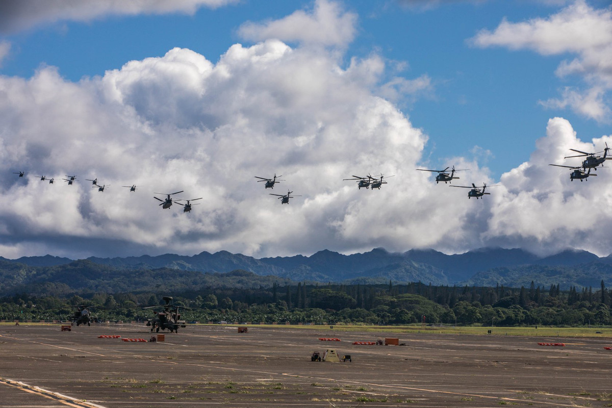 Có thể đếm sơ sơ các loại trực thăng tham gia cuộc huấn luyện này của Lữ đoàn Không kỵ số 25 bao gồm trực thăng đa dụng Black Hawk, trực thăng vận tải CH-47 Chinook và trực thăng vũ trang AH-64. Nguồn ảnh: CAB25.