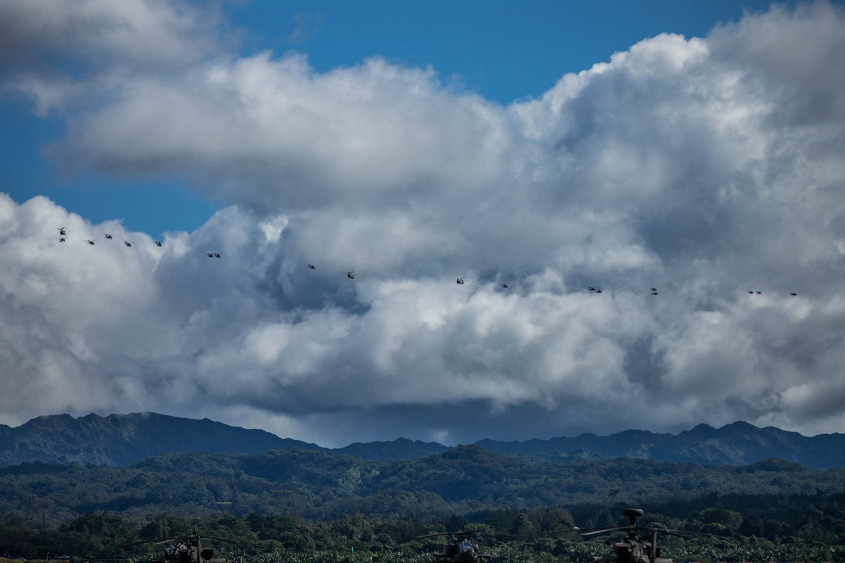 Dàn trực thăng của Lữ đoàn Không kỵ 25 dàn hàng kín trời. Nguồn ảnh: CAB25.
