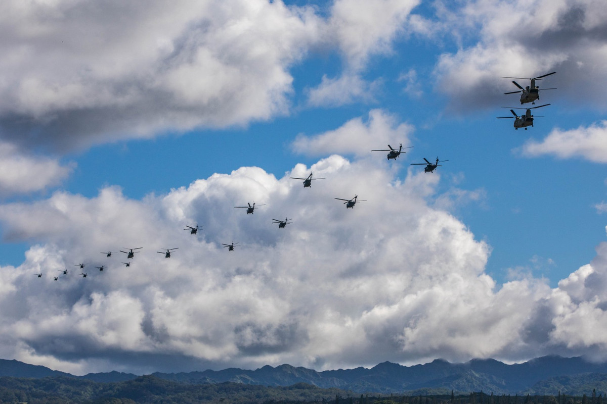 Lữ đoàn chiến đấu không kỵ số 25 của Lục quân Mỹ vừa có màn tập trận cực kỳ mãn nhãn với nhiều chục máy bay trực thăng để mô phỏng chiến thuật vận tải bằng trực thăng số lượng lớn. Nguồn ảnh: CAB25.