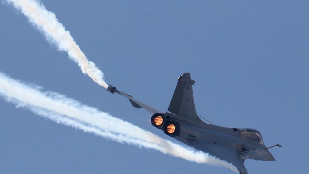 Thậm chí ngay cả khả năng mang vác vũ khí - thứ mà người Liên Xô/Nga vẫn luôn tự hào với các chiến đấu cơ của mình - thì Su-30MKI vẫn thua kém Rafale khi chỉ mang được 8 tấn vũ khí so với 9 tấn trên chiếc tiêm kích Pháp. Nguồn ảnh: Pinterest.