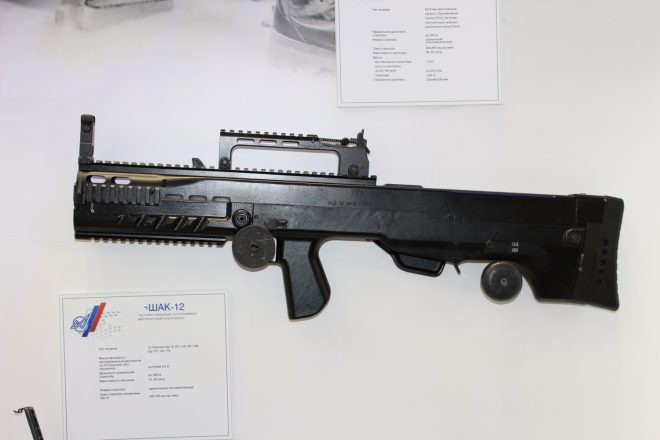 Thân trên súng trường ASh-12.7 có một quai xách tương tự như dòng M16 của Mỹ nhưng dày và chắc chắn hơn.Không chỉ để cầm nắm trong khi di chuyển mà đây còn là bộ phận để đặt thước ngắm cơ khí - điểm ruồi của súng.