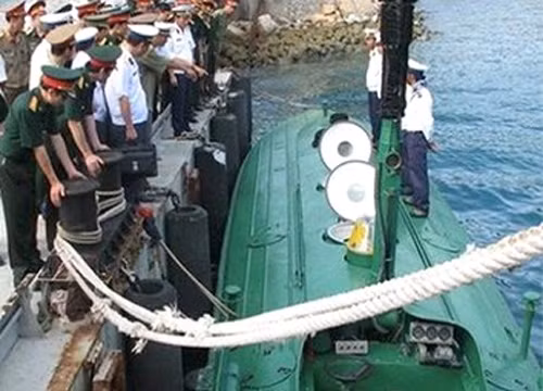 Trong quá khứ, Hải quân Việt Nam cũng từng có kinh nghiệm tiếp xúc, làm chủ một vài loại tàu ngầm mini từ nước ngoài. Kèm theo sự phát triển của khoa học kỹ thuật ngày nay, chúng ta hoàn toàn có thể tin rằng một ngày nào đó, Hải quân Việt Nam có thể tự đóng được tàu ngầm cho chính mình, thậm chí là xuất khẩu. Nguồn ảnh: TL.