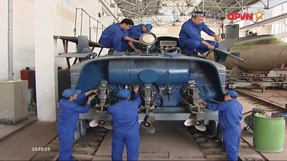 Gần đây, những hình ảnh đầu tiên về loại tàu ngầm mini do Việt Nam tự chế tạo đang tham gia vào quá trình thử nghiệm đã được đăng tải lên nhiều phương tiện truyền thông đại chúng. Nguồn ảnh: QPVN.