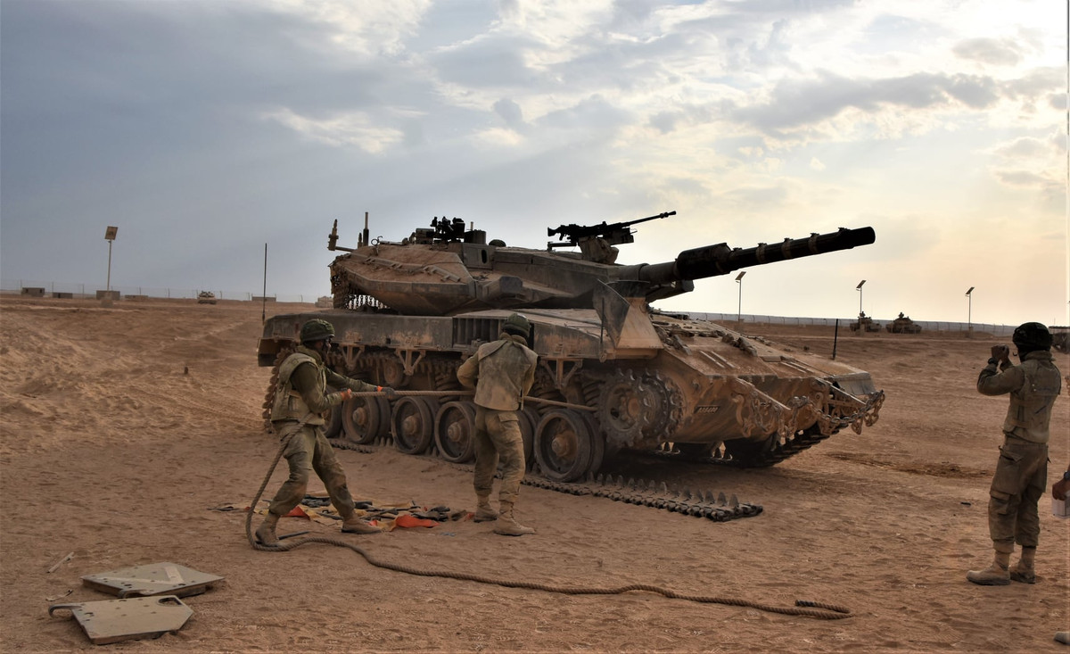 Trong trường hợp một hoặc nhiều bánh chịu lực của xe tăng bị hỏng hóc, quá trình khắc phục, sửa chữa sẽ tốn nhiều thời gian hơn nữa. Nguồn ảnh: Tanker.