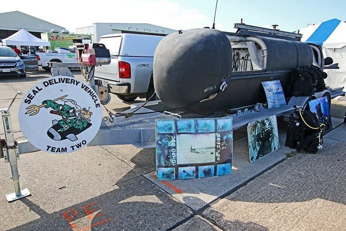 Phương tiện độc đáo này có tên "tàu ngầm mini". Tuy nhiên nó không phải các loại "tàu ngầm bỏ túi" thông thường, thực ra đây chỉ là một phương tiện hỗ trợ việc di chuyển của đặc nhiệm hải quân ở dưới mặt nước. Nguồn ảnh: BI.