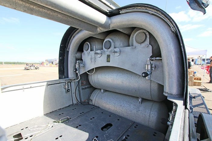 Do là một trong những loại phương tiện bí mật bậc nhất của Hải quân Mỹ, tới nay người ta vẫn chưa thể biết chắc chắn được rằng tàu ngầm mini này sử dụng động cơ chạy bằng điện hay động cơ khí nén. Nguồn ảnh: BI.