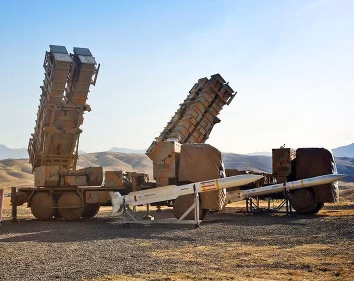 Quan hệ song phương xấu đi từ khi Tổng thống Donald Trump rút Mỹ khỏi thỏa thuận quốc tế 2015 nhằm kiềm chế các hoạt động hạt nhân của Iran, sau đó áp đặt nhiều biện pháp trừng phạt lên Tehran.