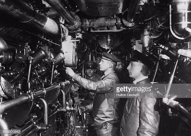 Ngoại trừ các tàu ngầm sử dụng động cơ hạt nhân ra đời sau này, về cơ bản cách thức hoạt động này vẫn được duy trì suốt hàng trăm năm qua trên đủ các loại tàu ngầm khác nhau. Không thể bỏ đi một trong hai động cơ vì khi lặn chắc chắn không thể dùng được động cơ diesel nhưng vẫn sẽ cần động cơ diesel để nạp lại pin cho tàu khi nổi. Nguồn ảnh: Getty.