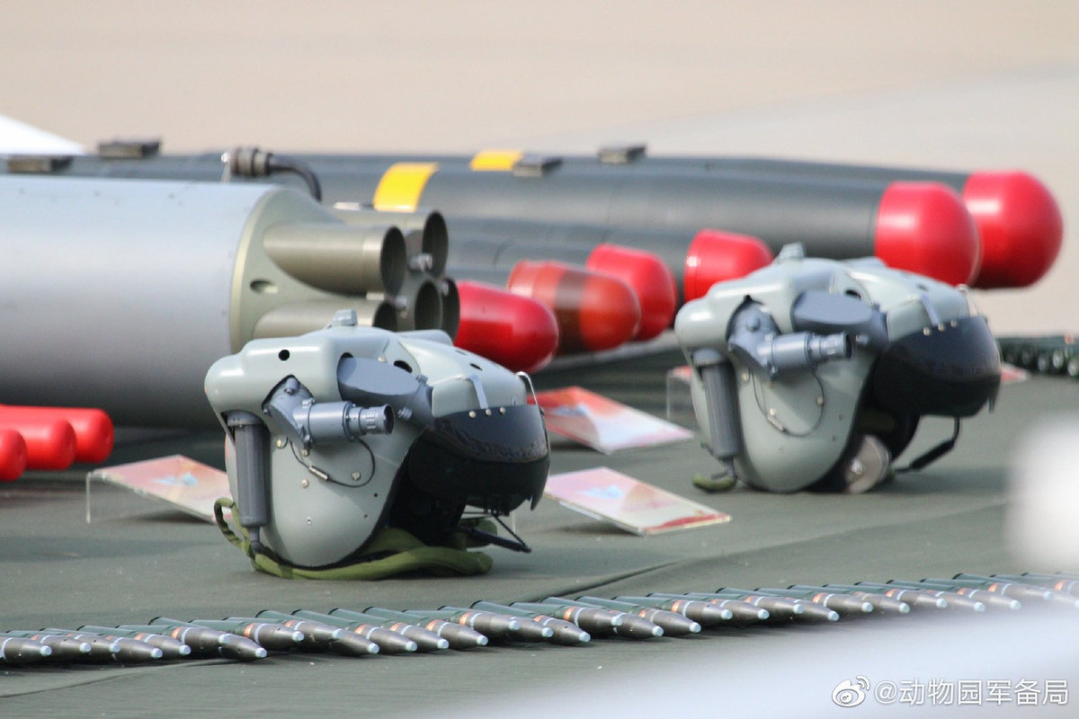 Những hình ảnh này sau đó sẽ được phân tích dựa trên góc nghiêng của mũ để hướng khẩu pháo dưới mũi trực thăng theo góc nhìn của phi công một cách tự động hoàn toàn.