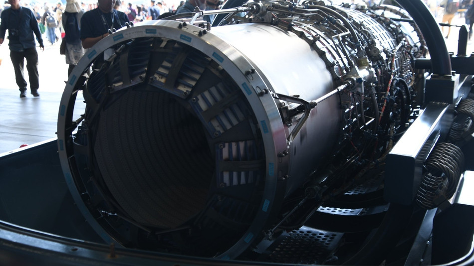 Tối đa, động cơ có sức đẩy 11.000 lbf cho phép máy bay bay được với tốc độ lên tới Mach 2,25 - nghĩa là nhanh hơn cả tiêm kích F-35 do Mỹ sản xuất. Nguồn ảnh: Sina.