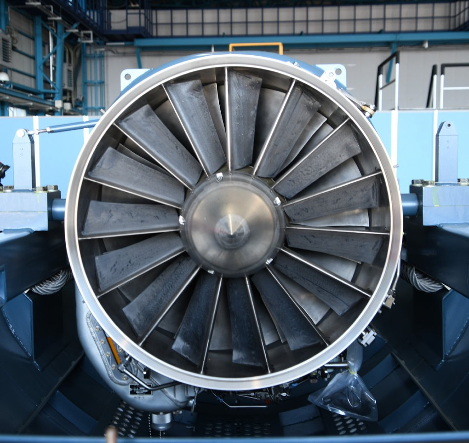 Cận cảnh hệ thống cánh quạt hút gió đặt ở phía trước động cơ phản lực XF5 do Nhật Bản tự nghiên cứu và sản xuất. Nguồn ảnh: Sina.