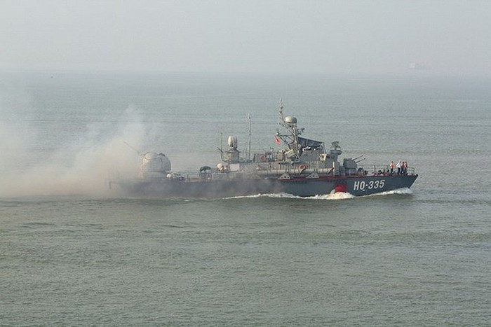 Osa II hay còn được mệnh danh là "ong bắp cày", tàu được trang bị tới ba động cơ diesel, đảm bảo cung cấp tốc độ di chuyển cực nhanh. Tổng cộng ba động cơ này cung cấp 12.000 mã lực cho tàu các tàu Osa II của Việt Nam. Nguồn ảnh: QPVN.